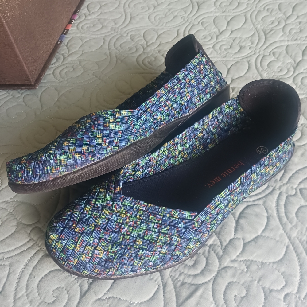 bernie mev. Women's Multicolor Woven Flats